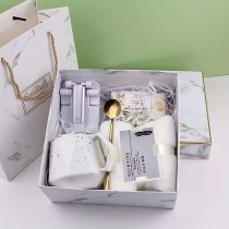   Elegáns ajándékdoboz bögrével és kiegészítőkkel BY70737