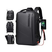   Vízálló utazó hátizsák USB csatlakozóval – kézipoggyász repülőgépre - fekete PL182