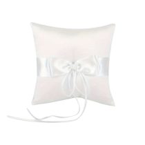 Elegáns fehér esküvői gyűrűpárna RP256950-1