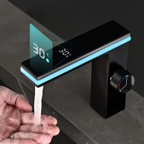 Modern fekete LCD kijelzős csaptelep TB1300902